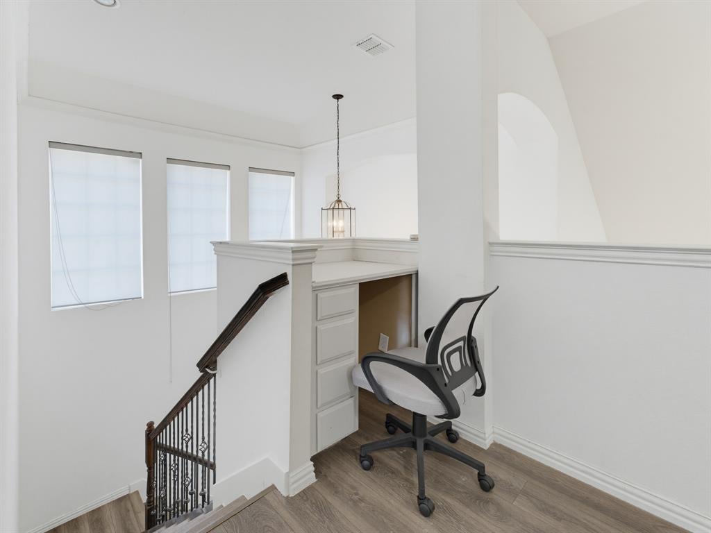 1833 Brookview Drive Property Photo 22