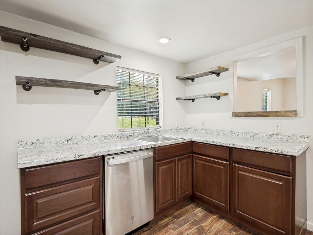 541 Denison Street Property Photo 11