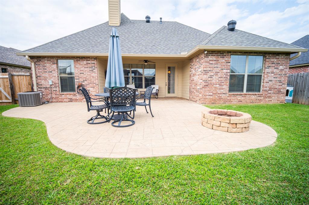 285 Evangeline Creek Drive Property Photo 18