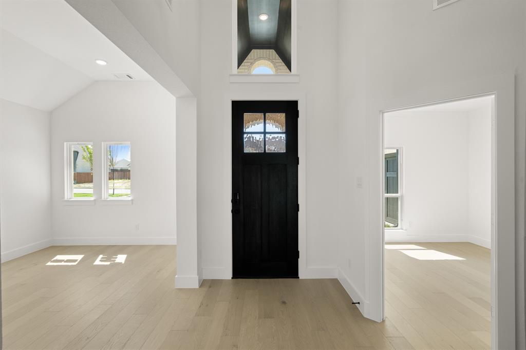 1610 Whisperwood Way Property Photo 3
