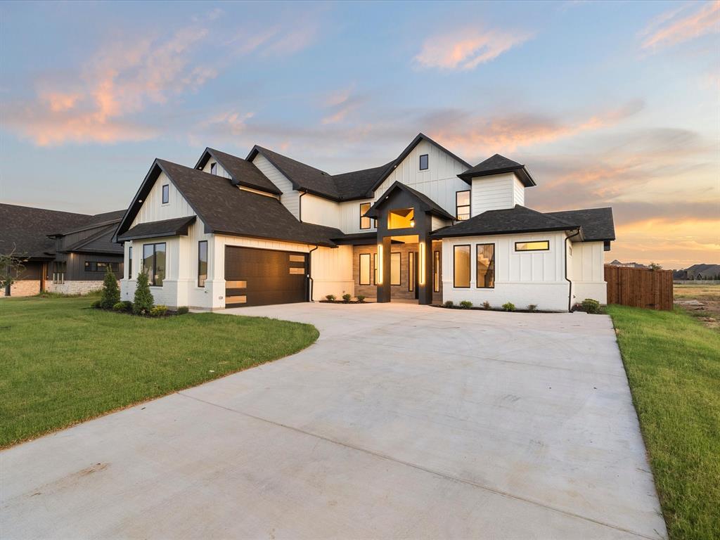 2025 Nichole Boulevard Property Photo 1