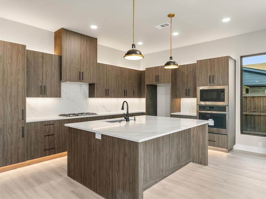 2025 Nichole Boulevard Property Photo 6