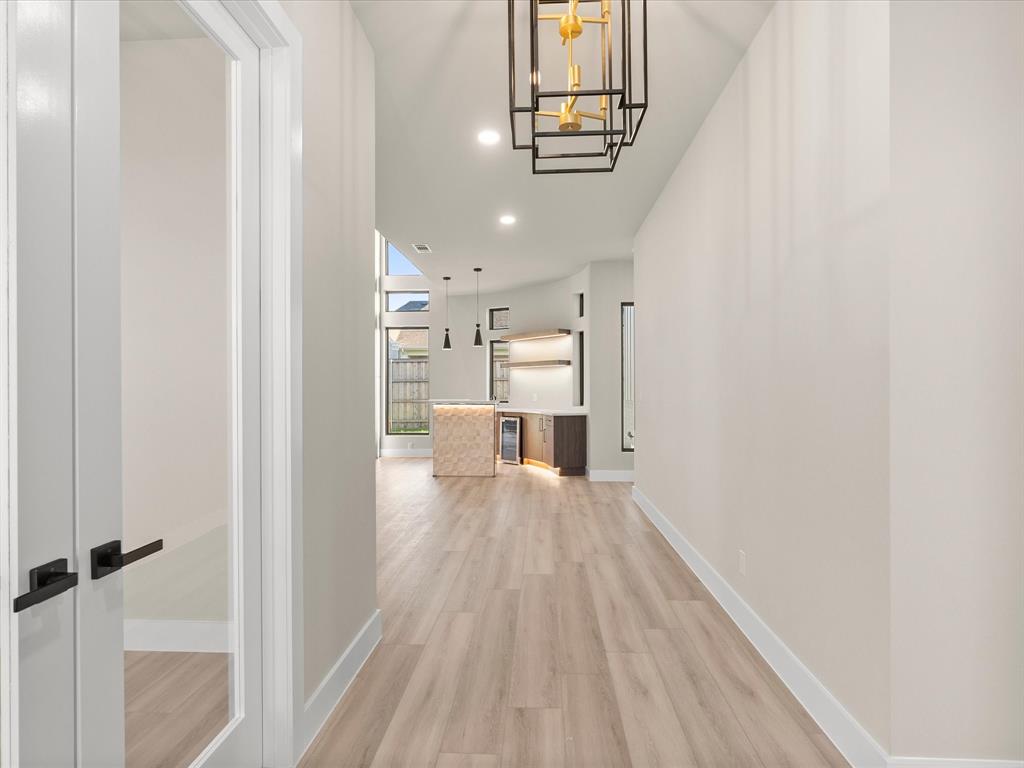 2025 Nichole Boulevard Property Photo 9