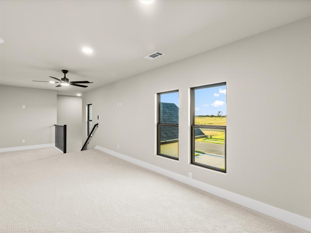 2025 Nichole Boulevard Property Photo 28