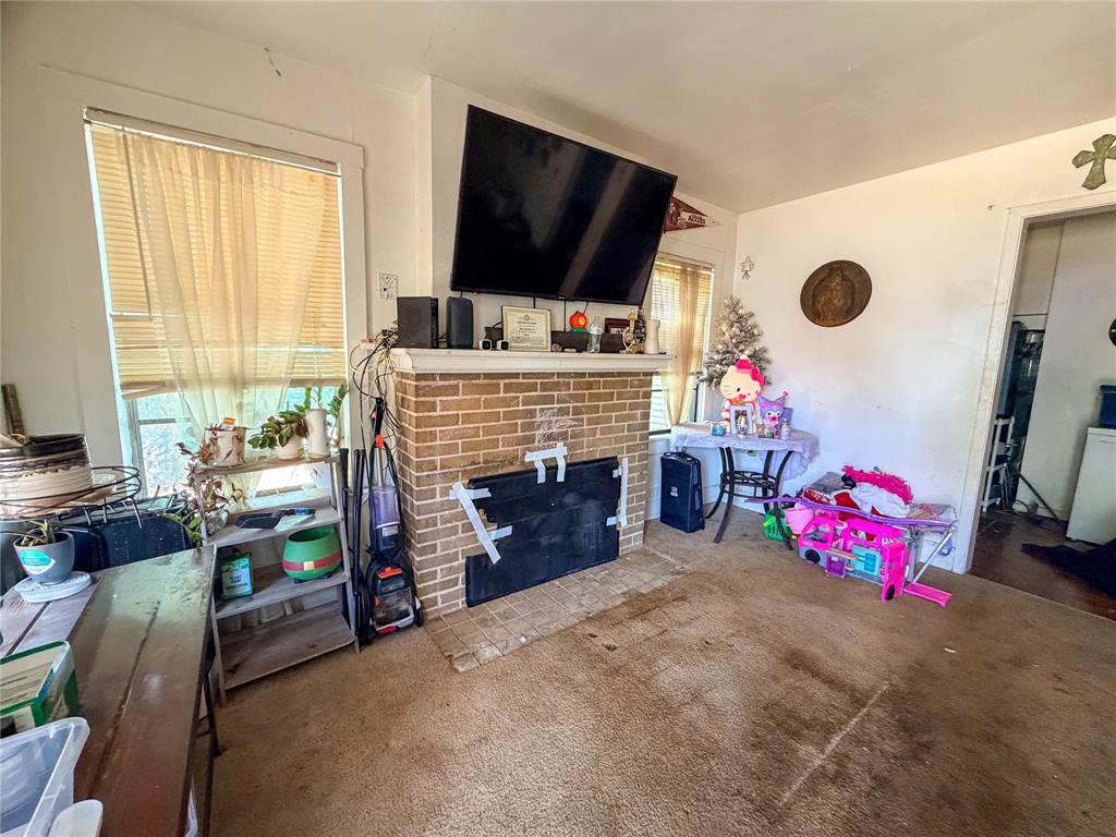 2512 Colonial Avenue Property Photo 2