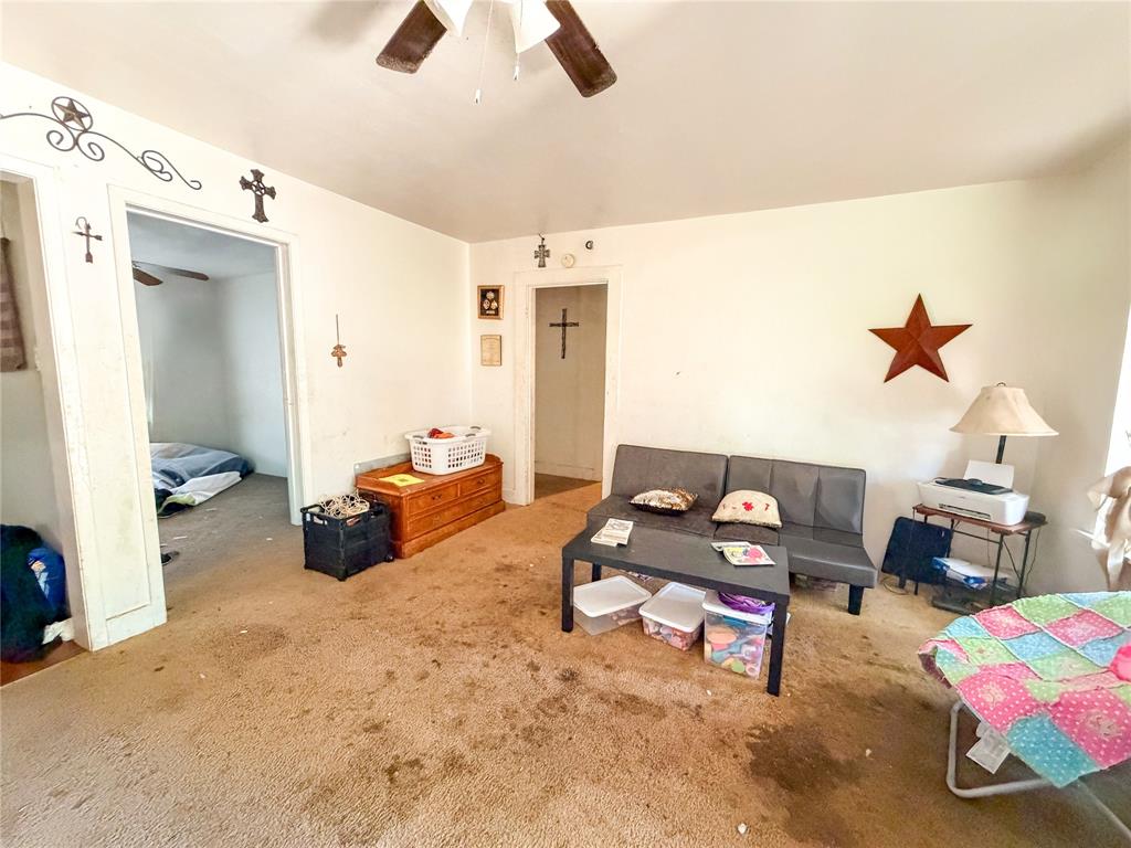 2512 Colonial Avenue Property Photo 3