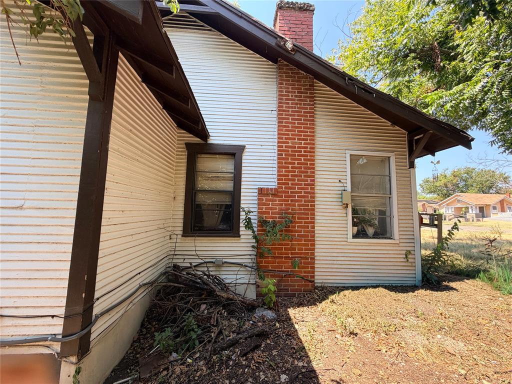 2512 Colonial Avenue Property Photo 6