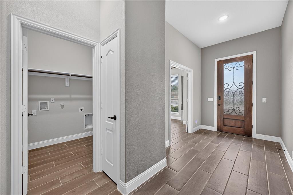 1941 Silverleaf Drive Property Photo 4