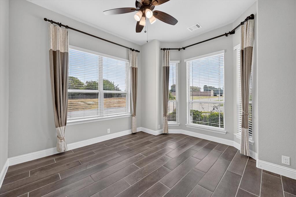 1941 Silverleaf Drive Property Photo 5