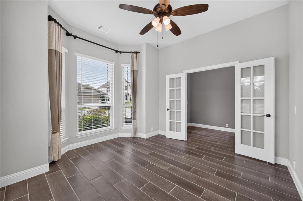 1941 Silverleaf Drive Property Photo 6