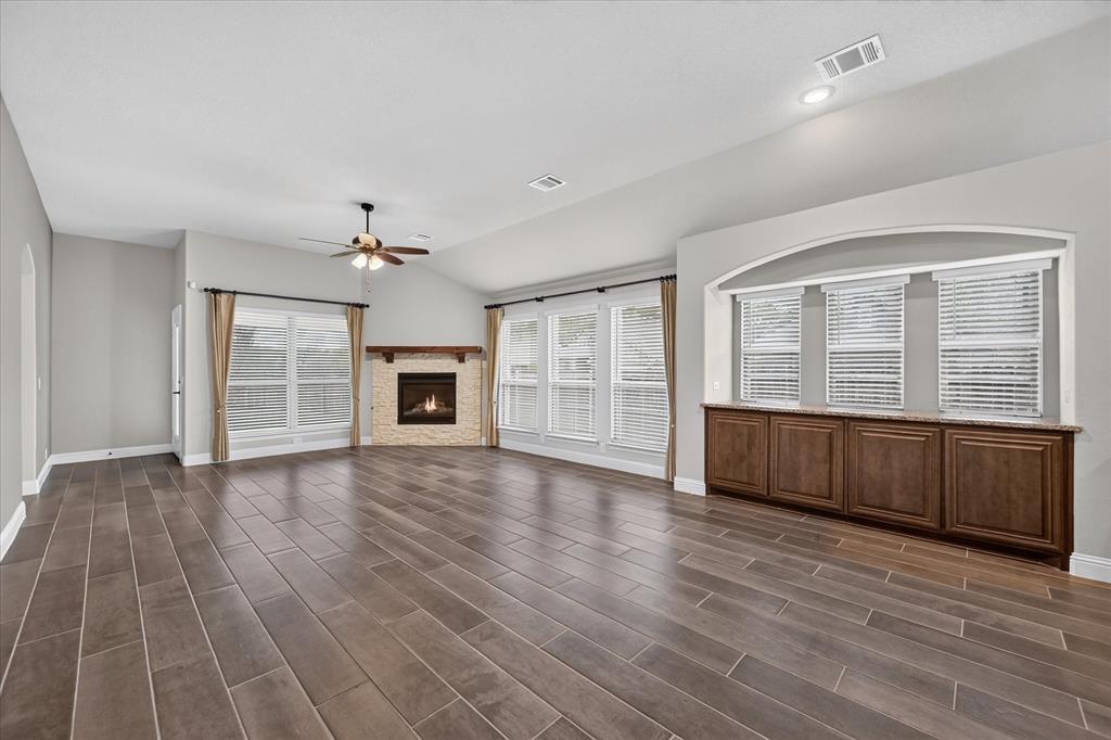 1941 Silverleaf Drive Property Photo 8