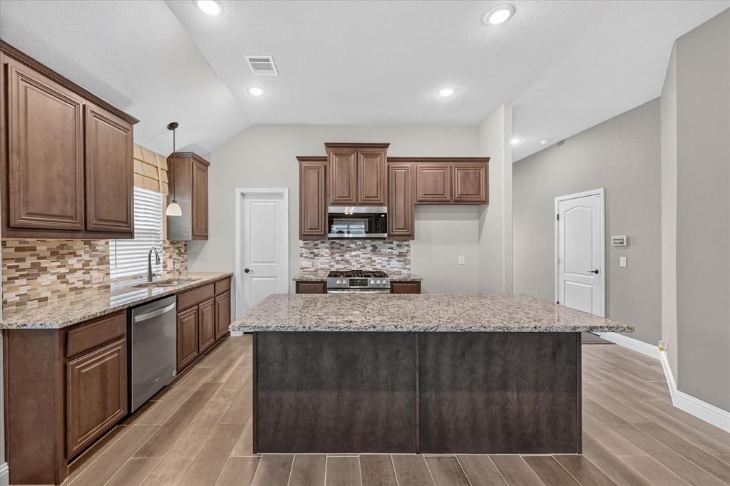 1941 Silverleaf Drive Property Photo 15