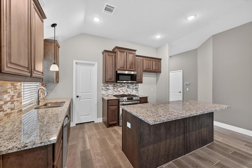 1941 Silverleaf Drive Property Photo 16