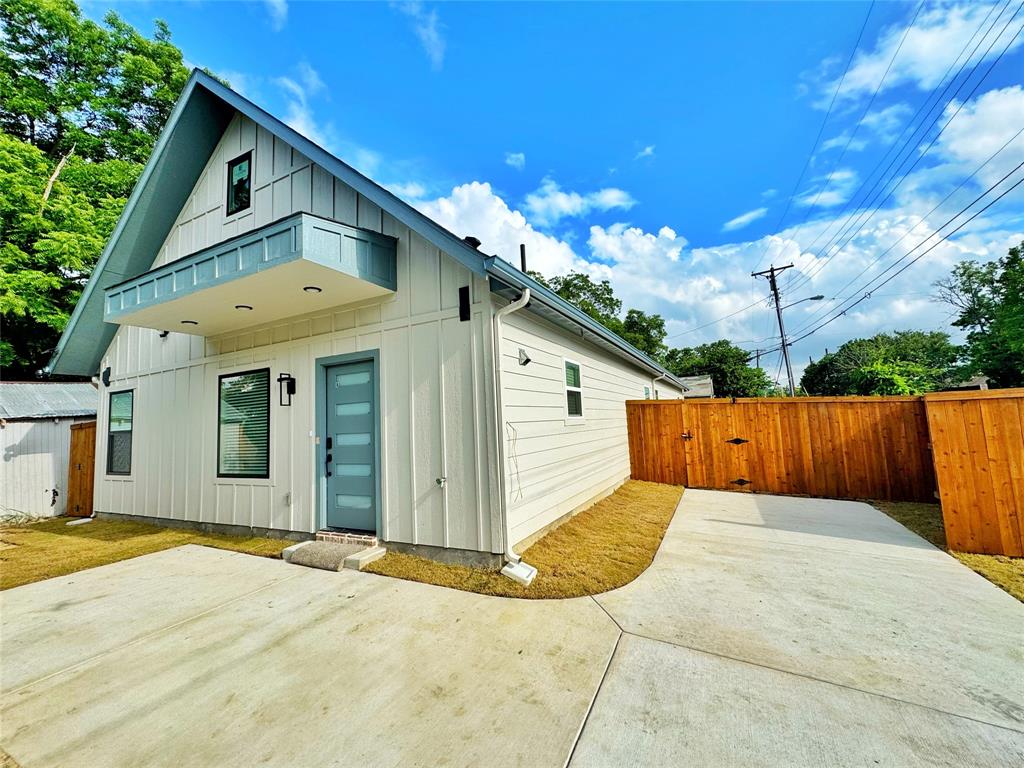 2916 Hemphill Unit#b Property Photo 2