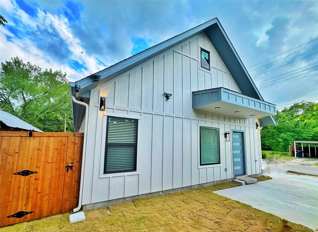 2916 Hemphill Unit#b Property Photo 4