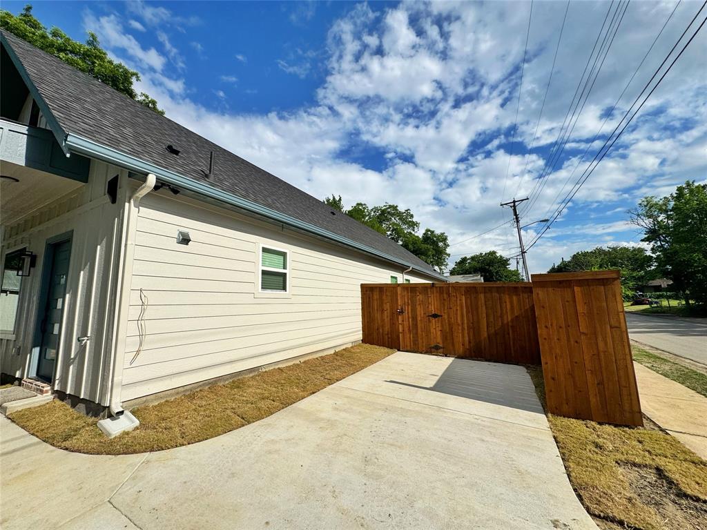 2916 Hemphill Unit#b Property Photo 5