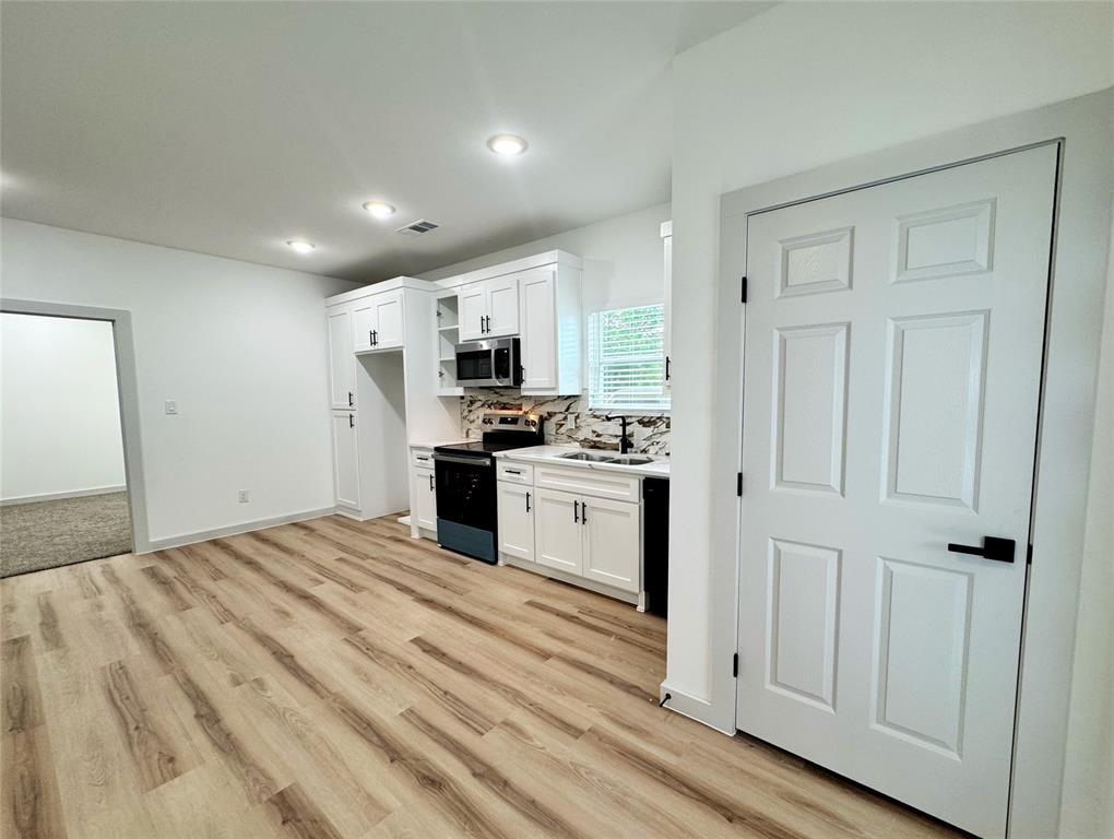 2916 Hemphill Unit#b Property Photo 7