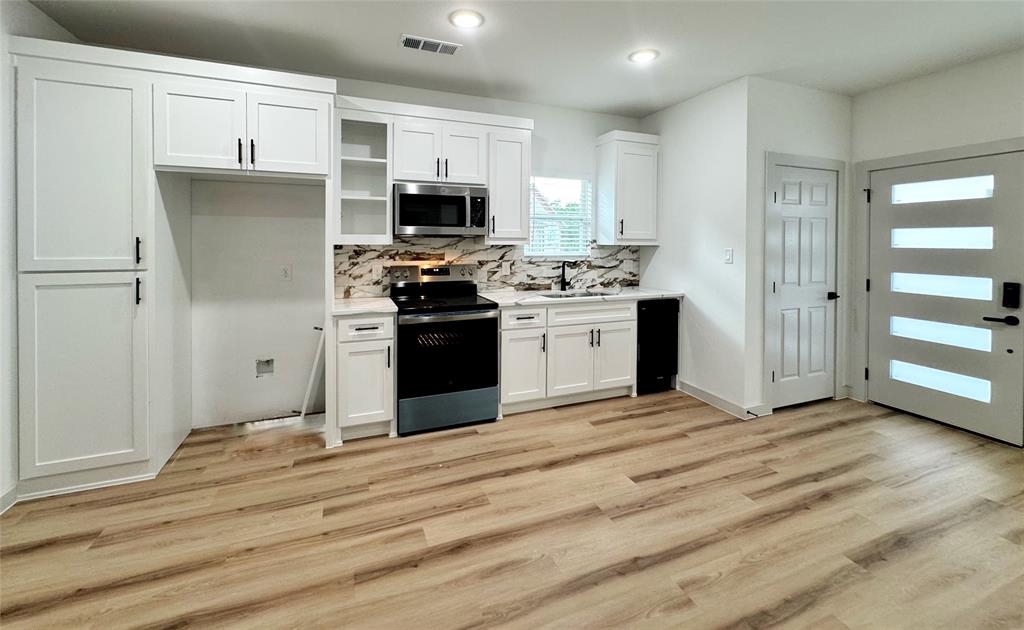 2916 Hemphill Unit#b Property Photo 10