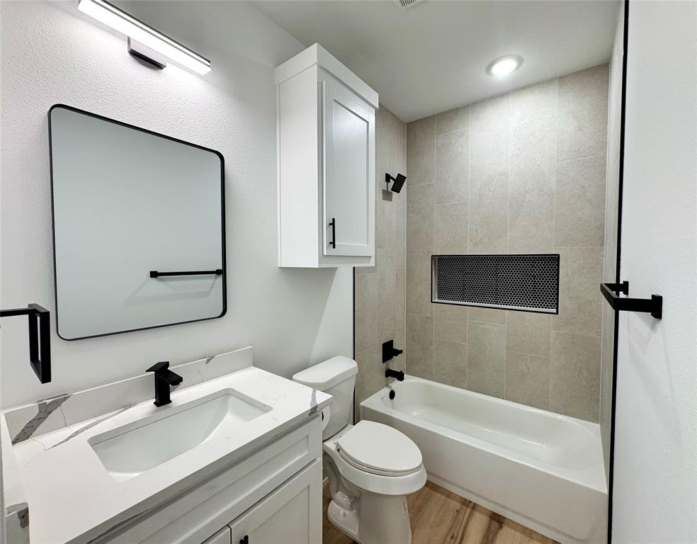 2916 Hemphill Unit#b Property Photo 12
