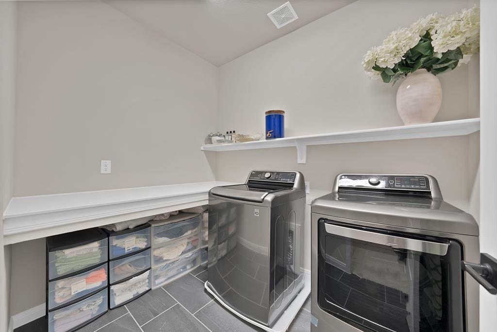 2585 Four Roses Drive Property Photo 28