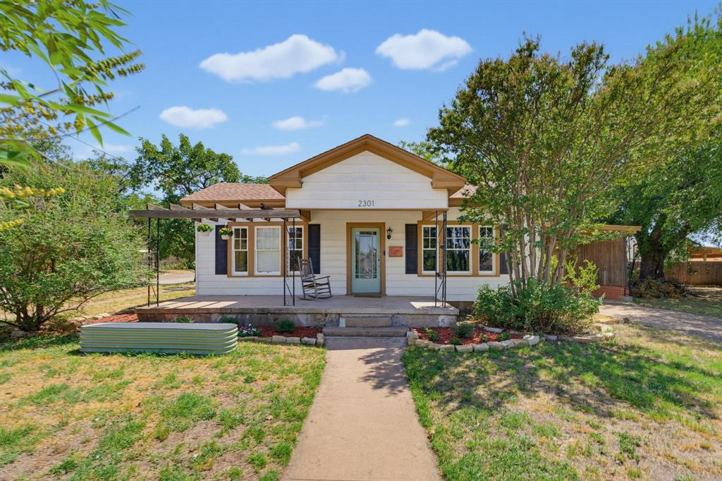2301 S 6th Street Property Photo 1