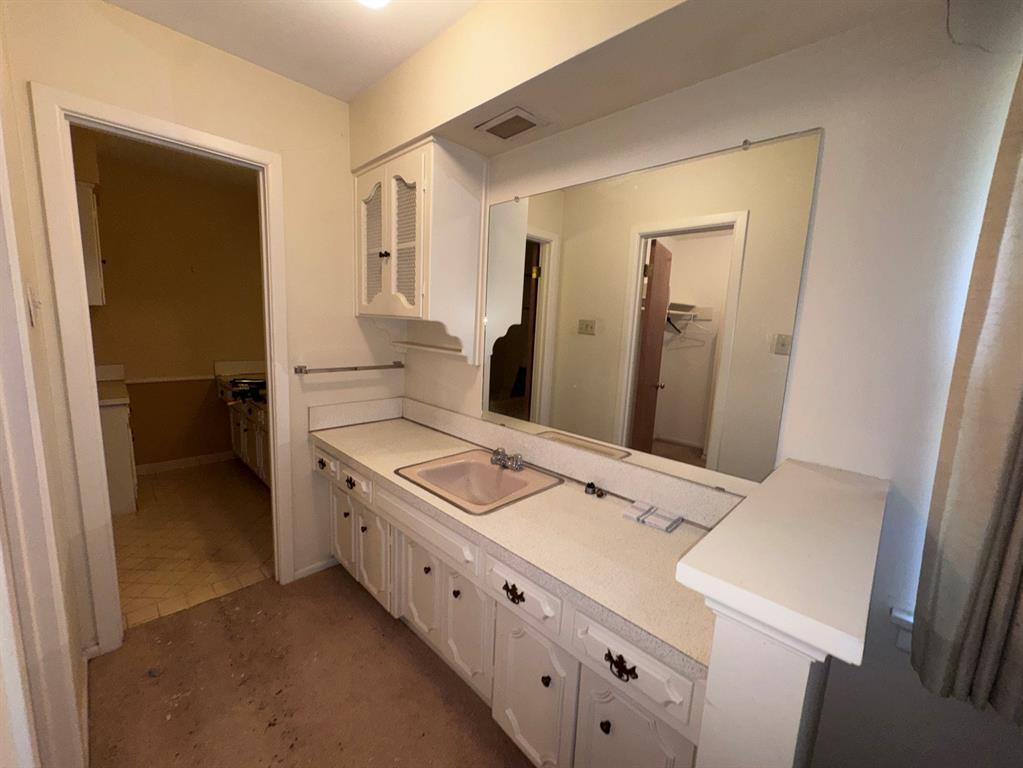806 Sharpshire Street Property Photo 34