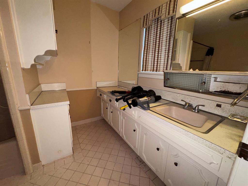 806 Sharpshire Street Property Photo 36
