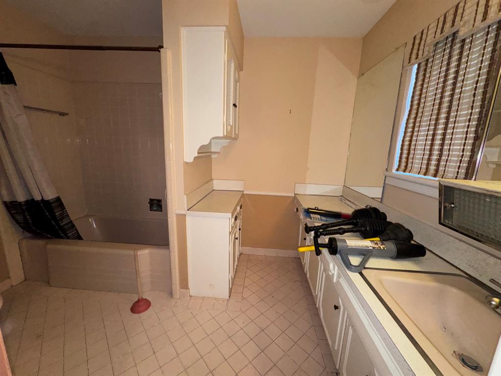 806 Sharpshire Street Property Photo 38