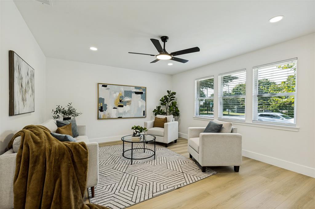 2553 Dorrington Drive Property Photo 3