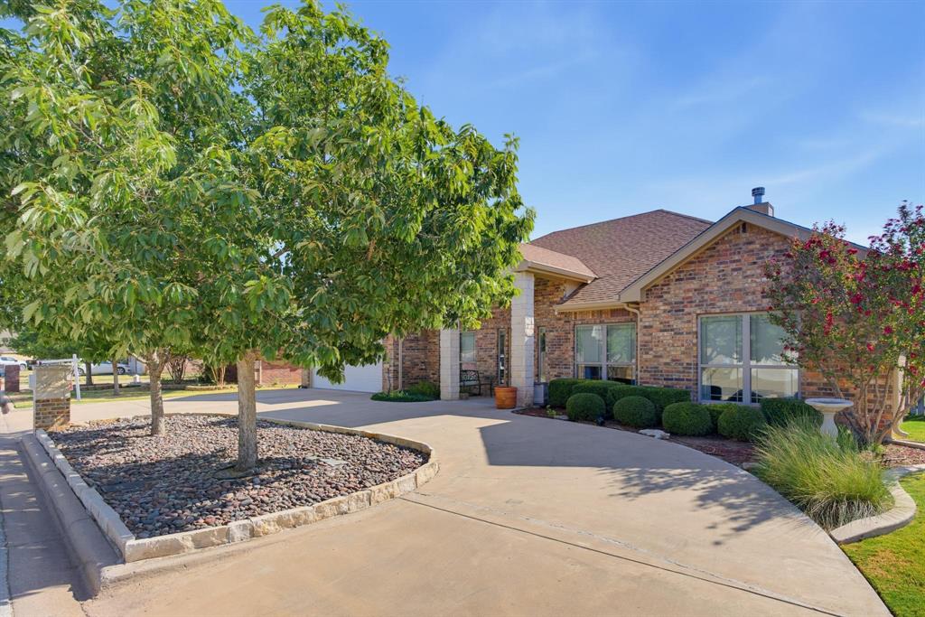 3225 White Oaks Drive Property Photo 2