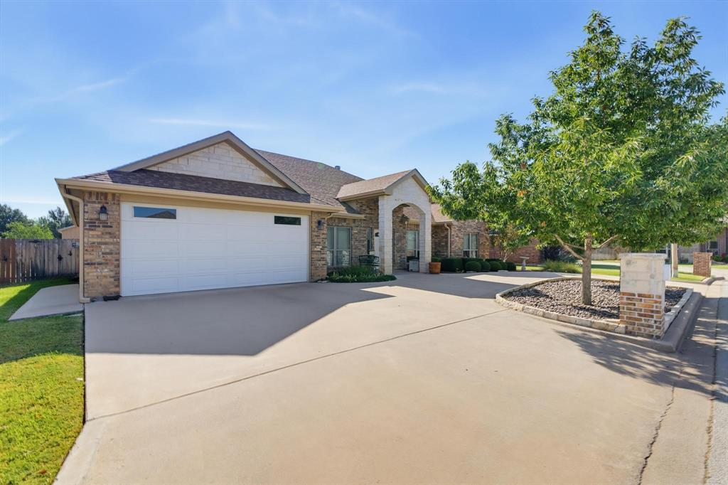 3225 White Oaks Drive Property Photo 3