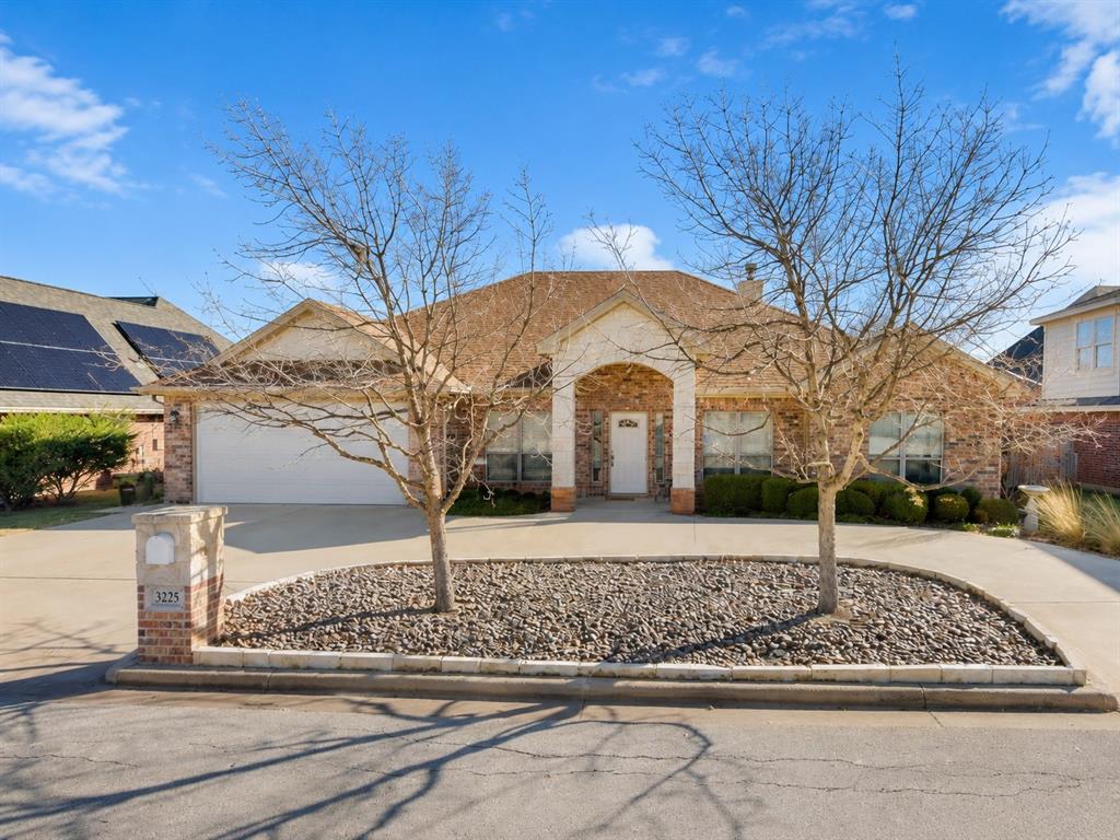 3225 White Oaks Drive Property Photo 4