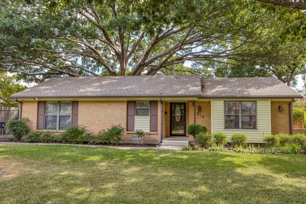 813 Brookhurst Drive Property Photo 1