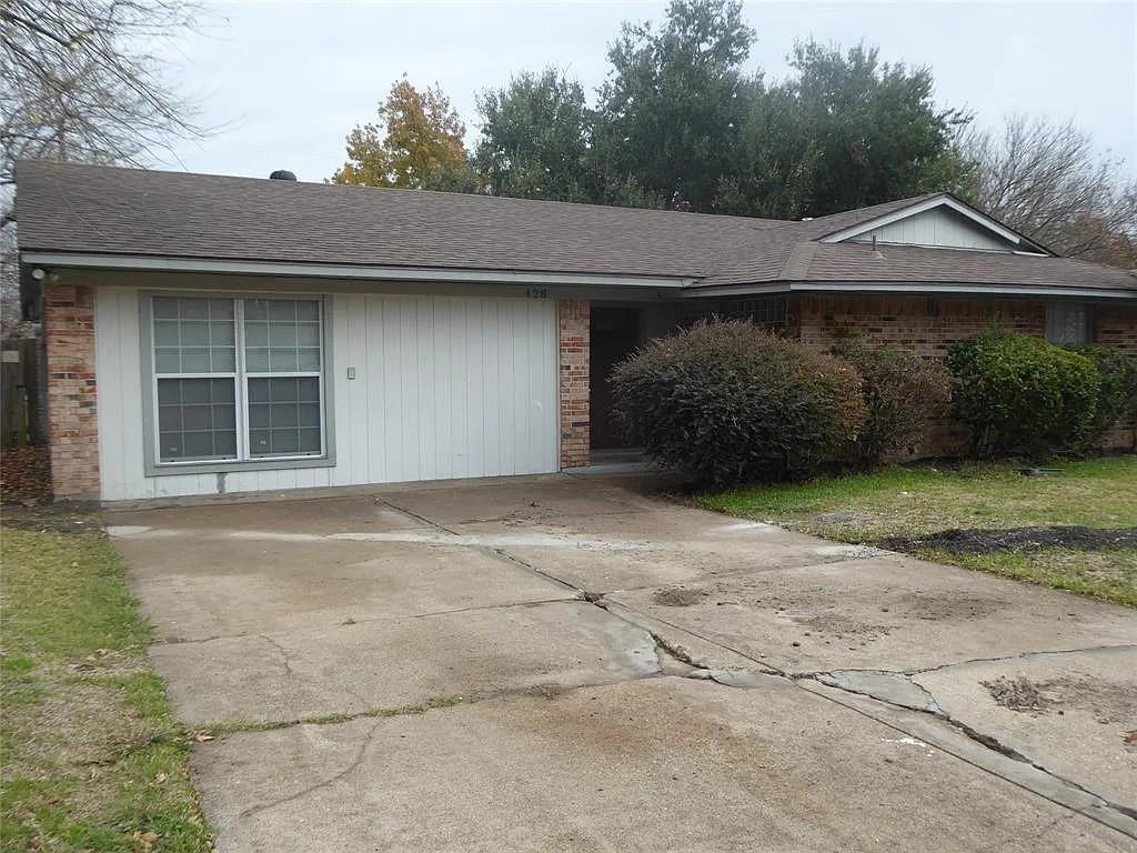 428 Birchwood Circle Property Photo 1