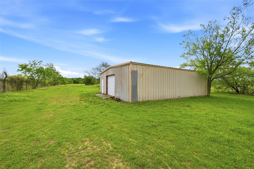 656 Southeast Loop Property Photo 7