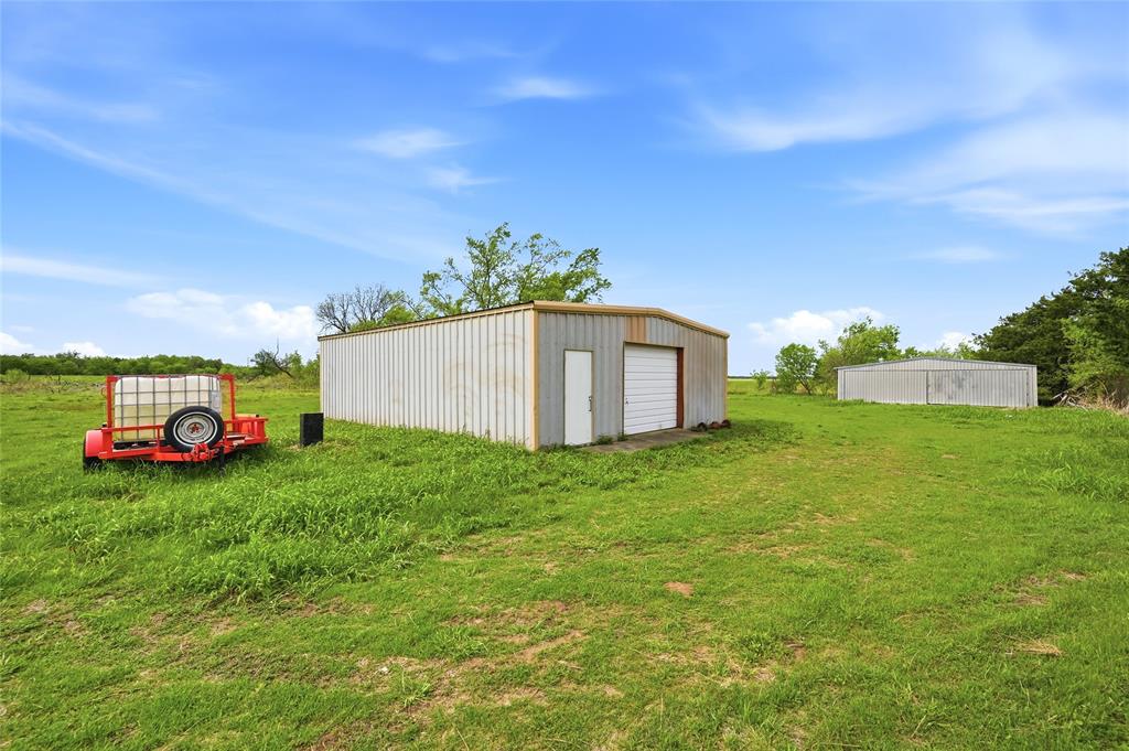 656 Southeast Loop Property Photo 8