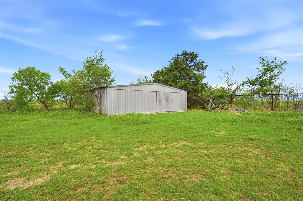 656 Southeast Loop Property Photo 10