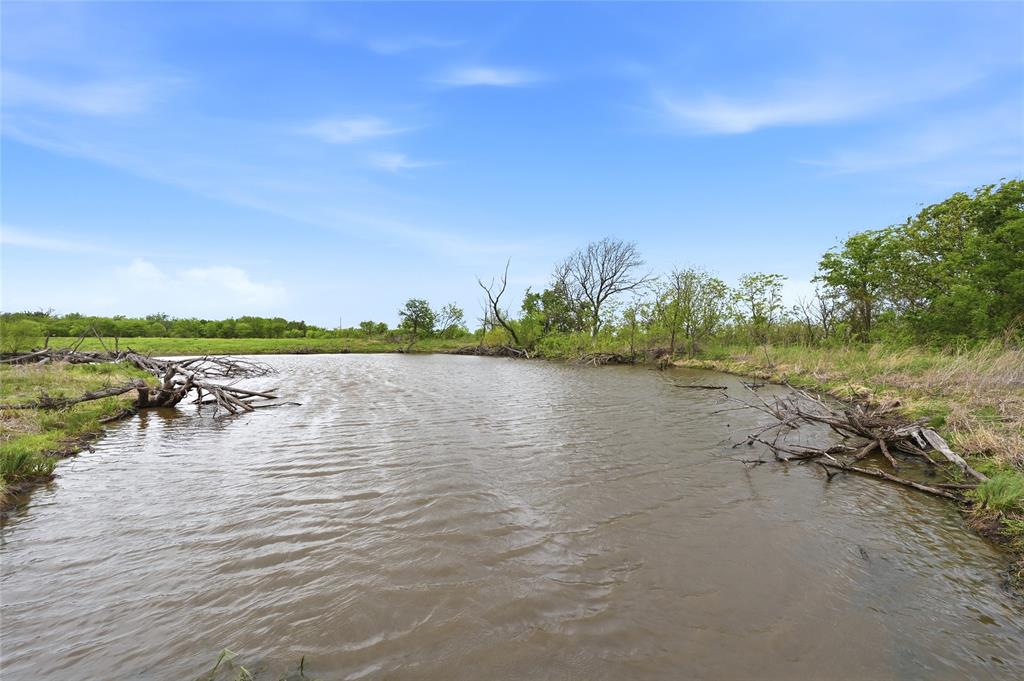 656 Southeast Loop Property Photo 11
