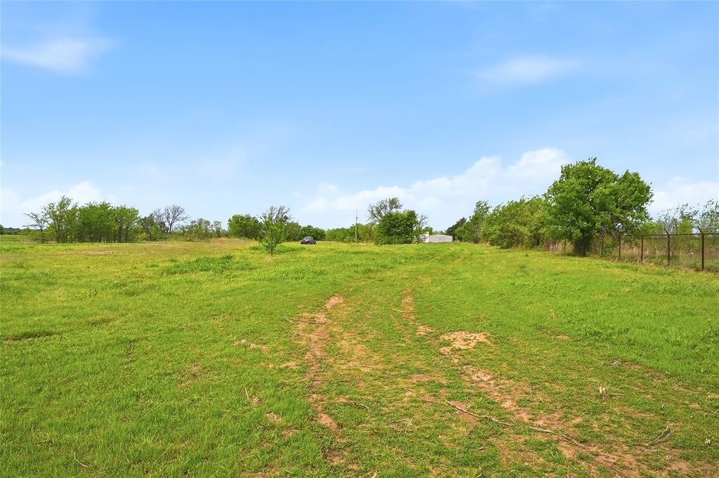 656 Southeast Loop Property Photo 17
