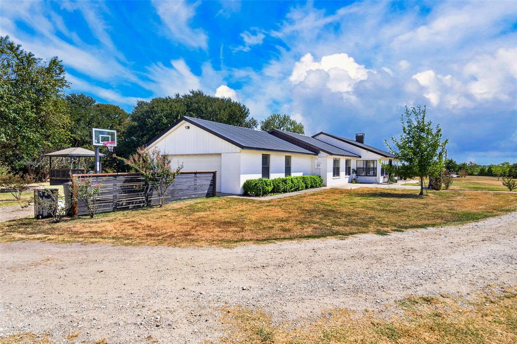 424 Fm 1563 Property Photo 2