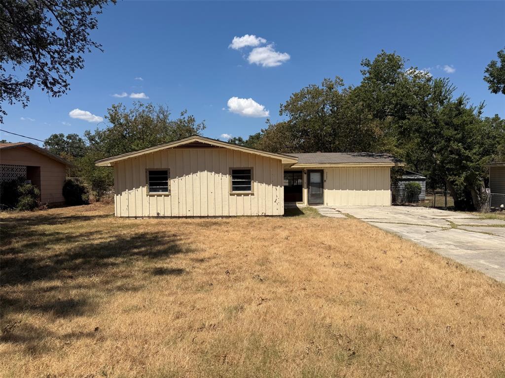 2405 Avenue Property Photo 1