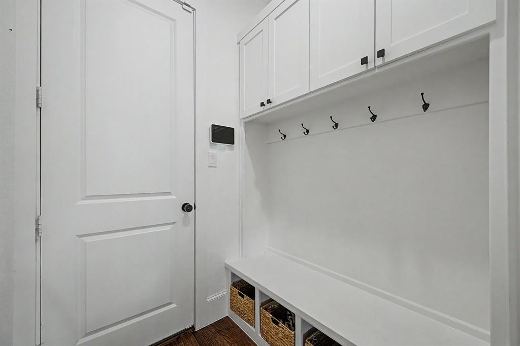 559 Coolair Drive Property Photo 12