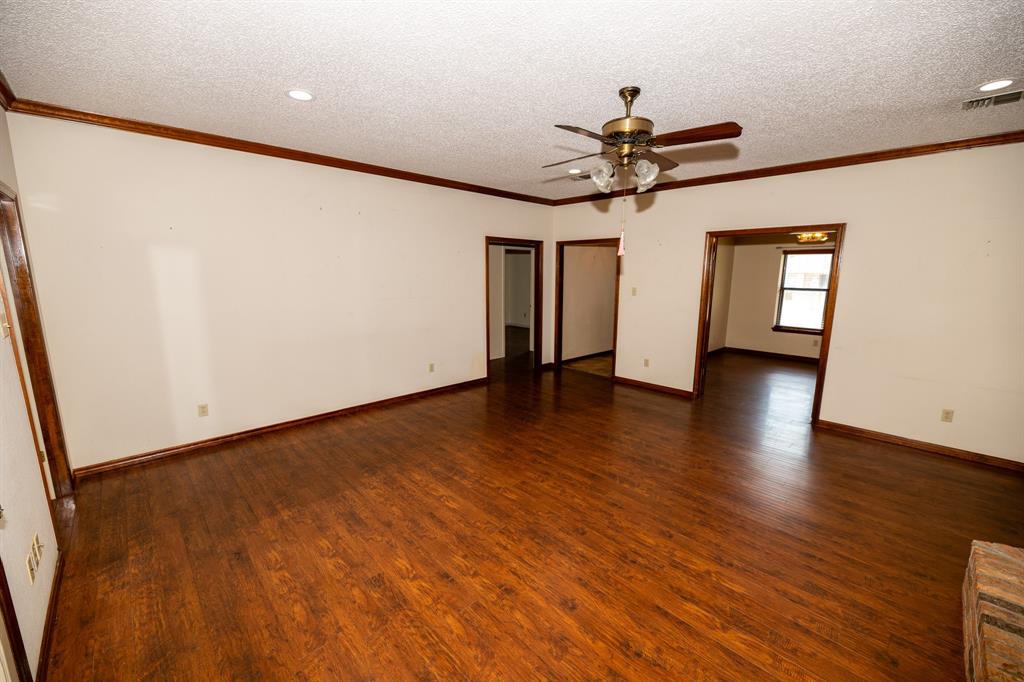 104 Cedar Springs Boulevard Property Photo 5