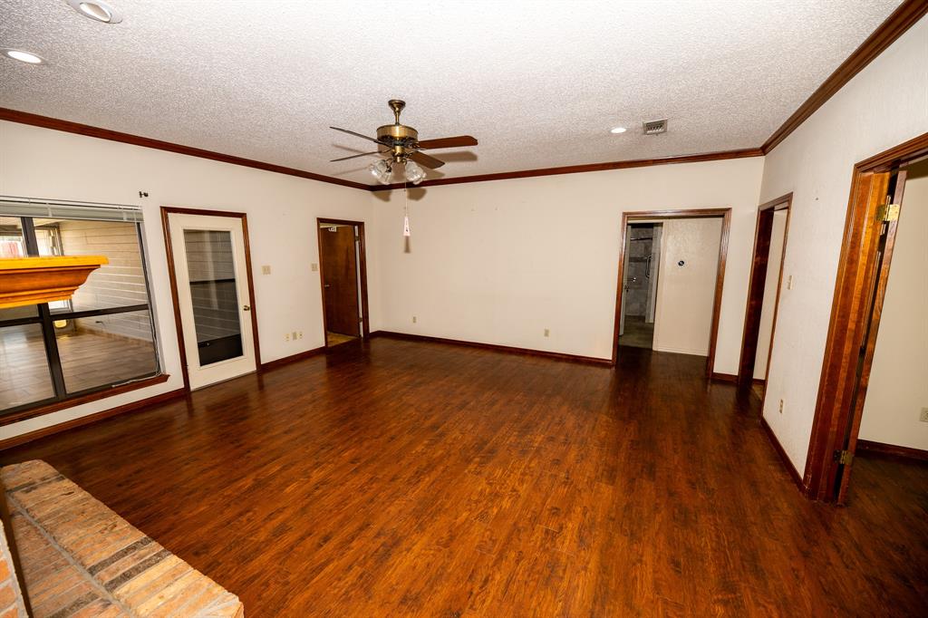 104 Cedar Springs Boulevard Property Photo 6