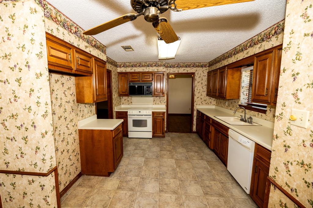 104 Cedar Springs Boulevard Property Photo 10