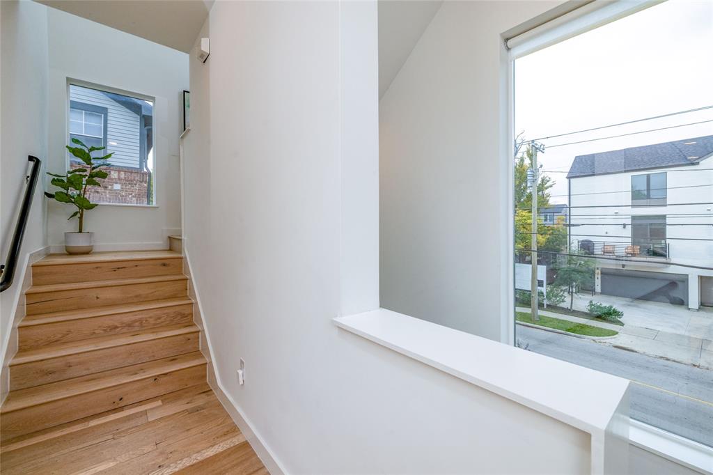 2118 N Carroll Avenue 101 Property Photo 19