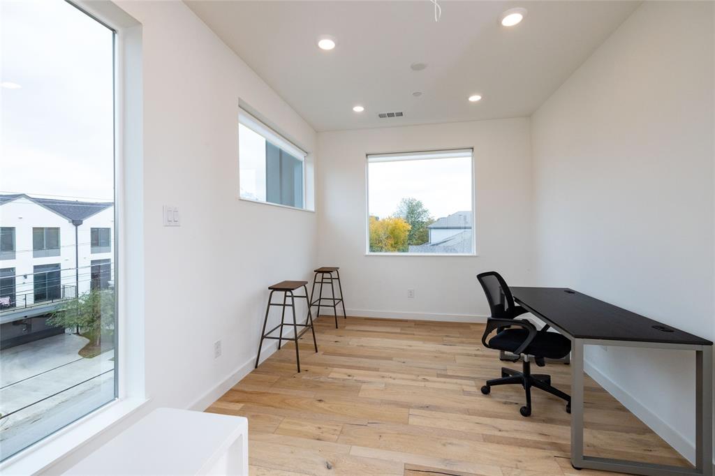 2118 N Carroll Avenue 101 Property Photo 20
