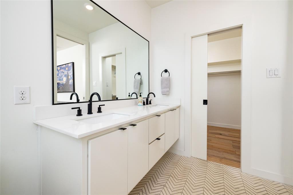 2118 N Carroll Avenue 101 Property Photo 27