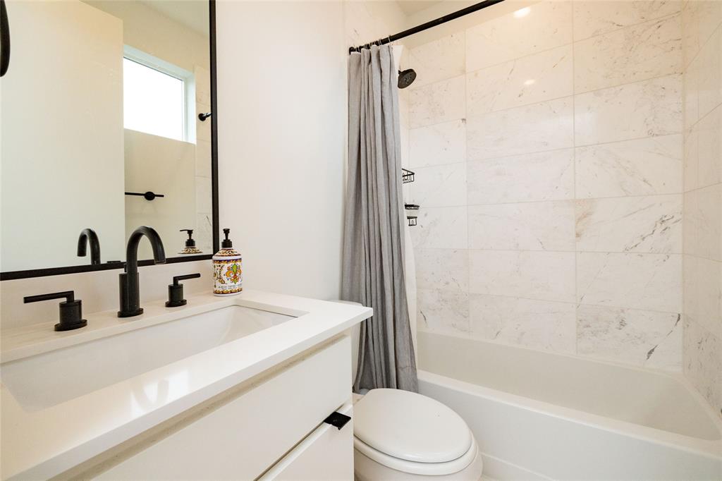 2118 N Carroll Avenue 101 Property Photo 30