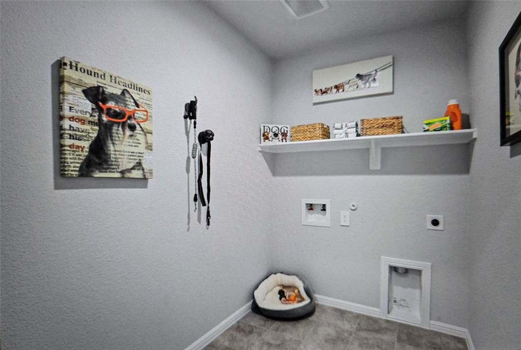 1517 Central Park Drive Property Photo 1